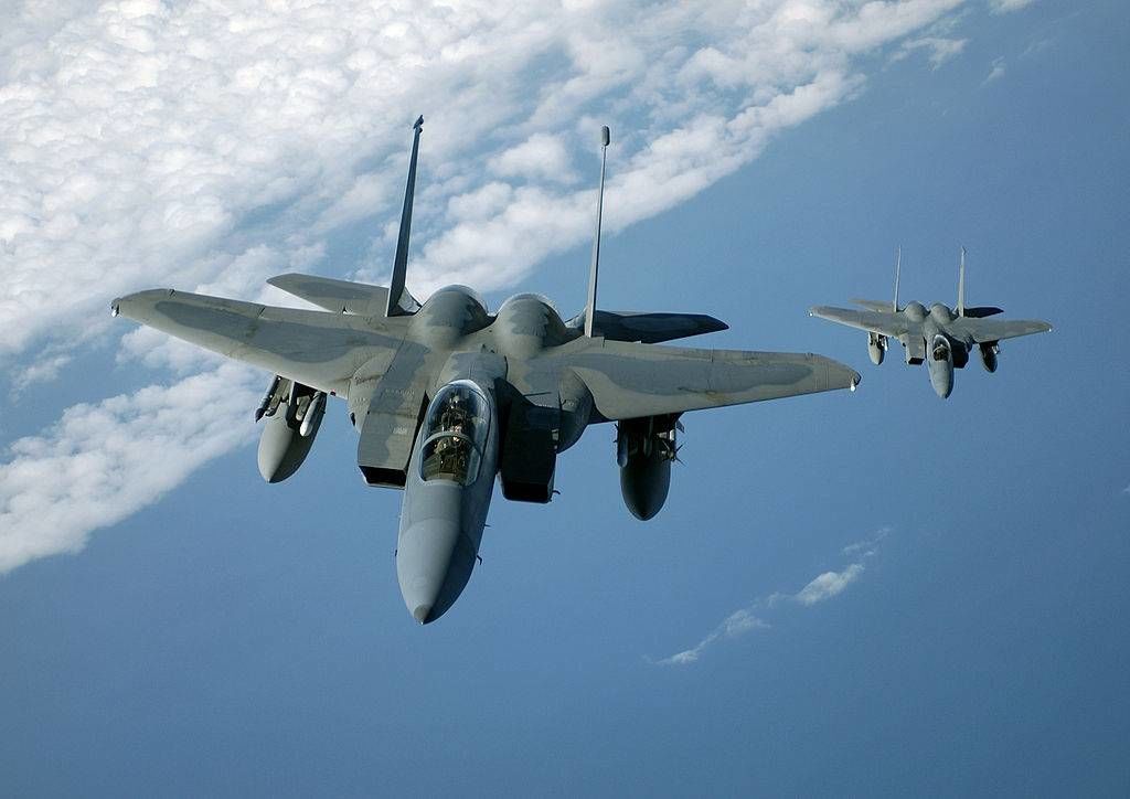 Истребители F-15 и транспортные самолеты C-130 ВВС США прибыли на Украину.
