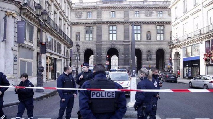Şase persoane au fost înjunghiate în plină stradă.