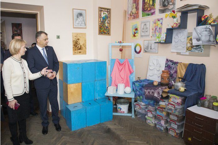 Премьер посетил школу искусств в Басарабяске.