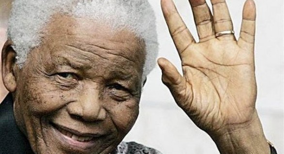 Astăzi se împlinește un an de la moartea lui Nelson Mandela, fostului preşedinte, laureat al Nobelului pentru Pace şi erou al luptei împotriva segregării rasiale.