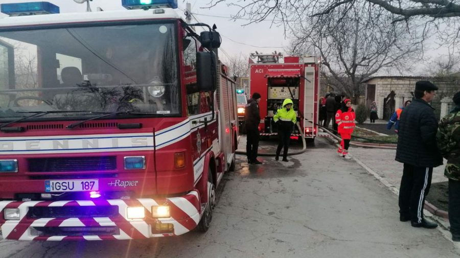В Оргееве произошел пожар: он уничтожил крышу дома.
