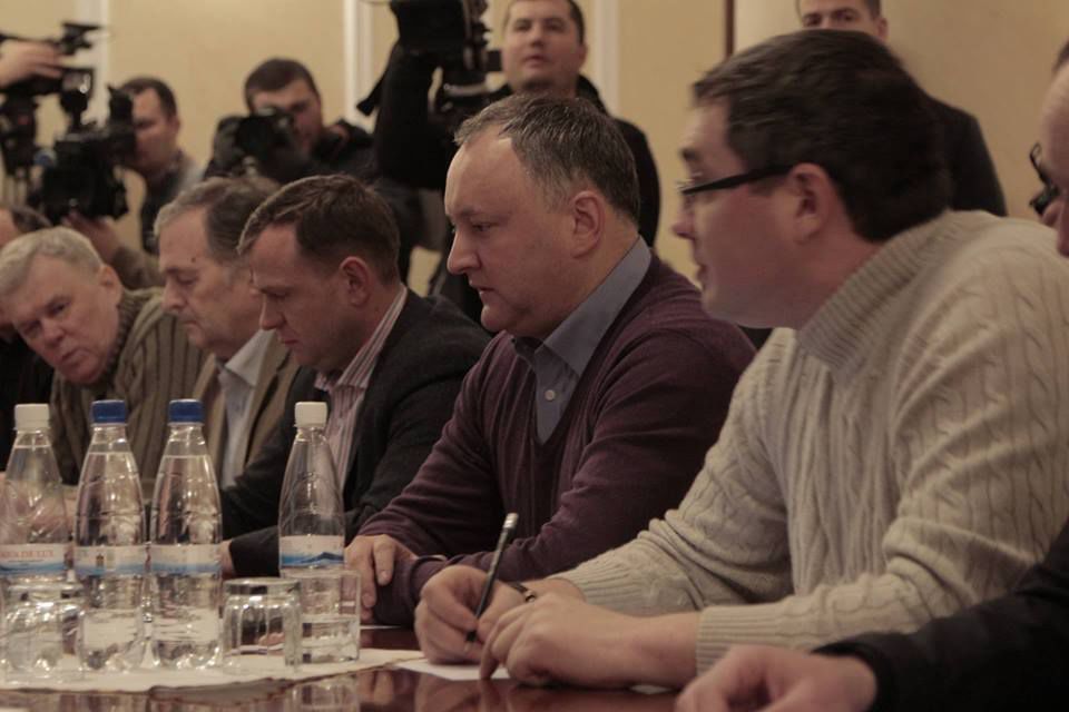Представители оппозиции на встрече с правительством.