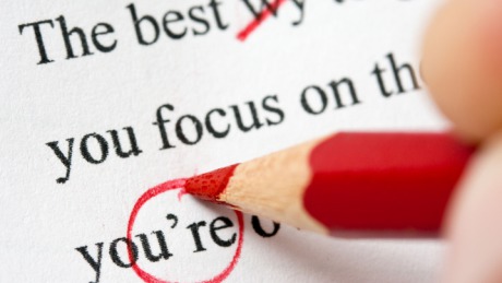 Dacă mereu corectezi gramatica altora, probabil ești un nesuferit. Foto: themft.wordpress.com