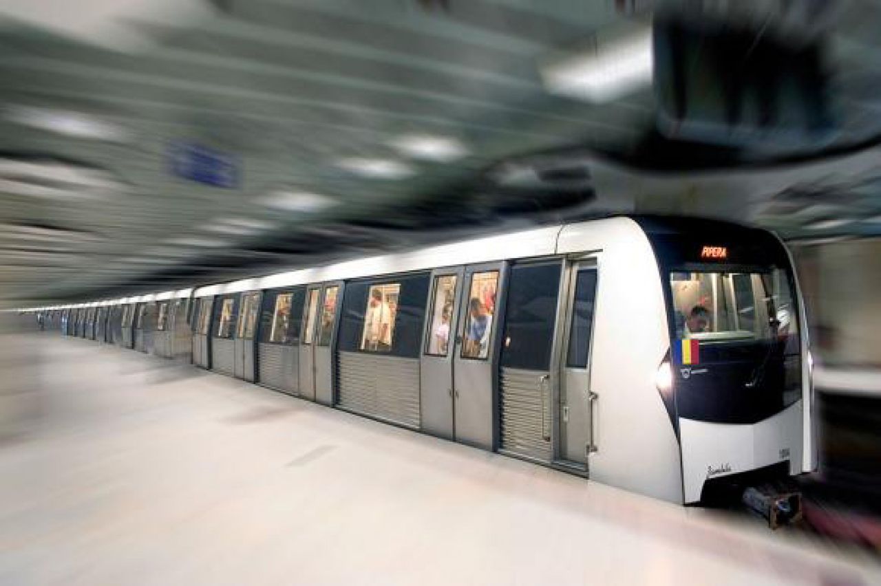 Italia: O femeie, împinsă în fața metroului. Victima, în stare gravă