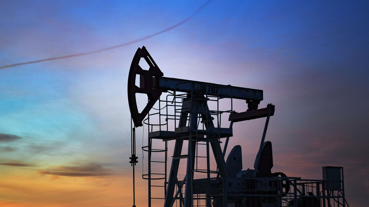 Цена нефти Brent превысила $84 за баррель впервые с июля 2024 года.