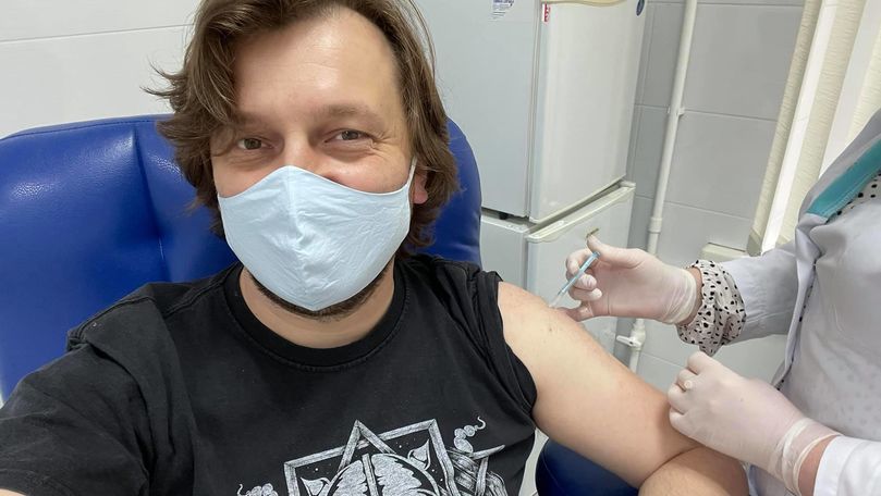 Алайба сделал прививку: Люблю обниматься и ходить на концерты.