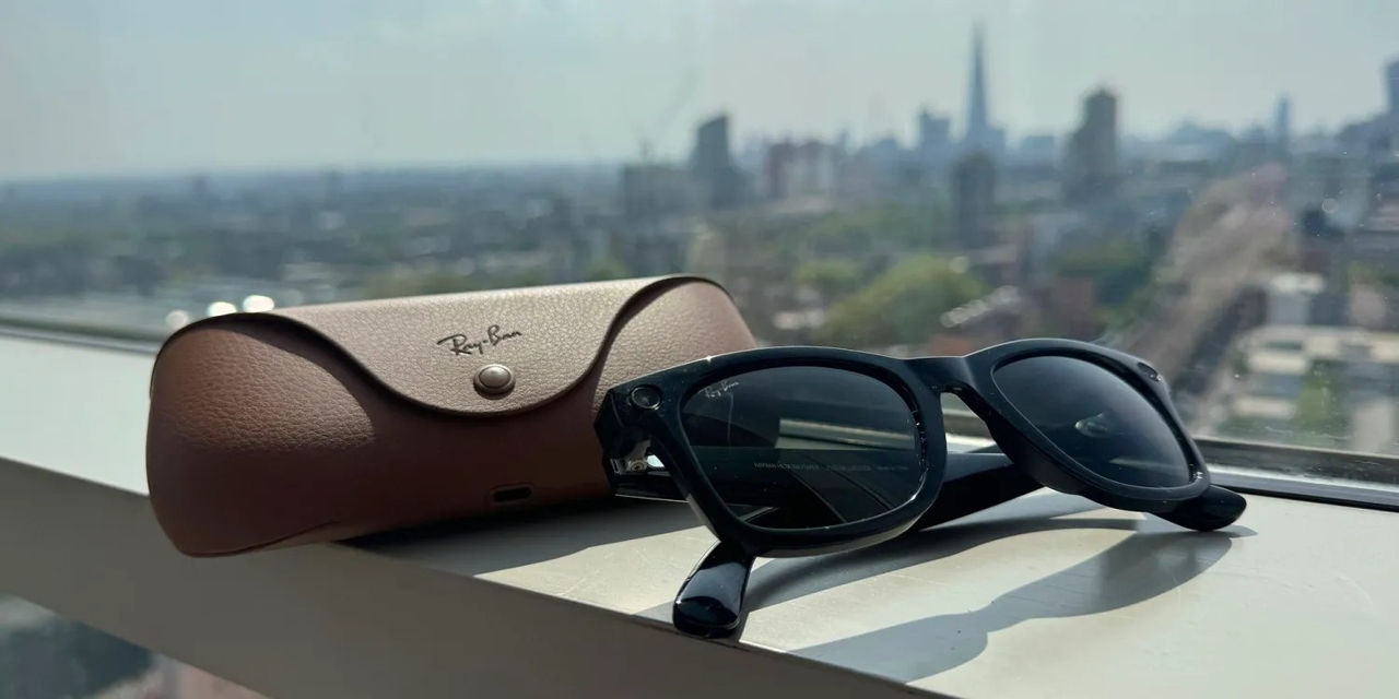 Noii ochelari inteligenți Ray-Ban vor fi capabili să recunoască fețele celor din jurul lor.