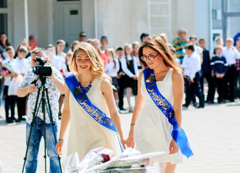 Cei mai buni absolvenți din Orhei au fost premiați cu cinci mii de lei.