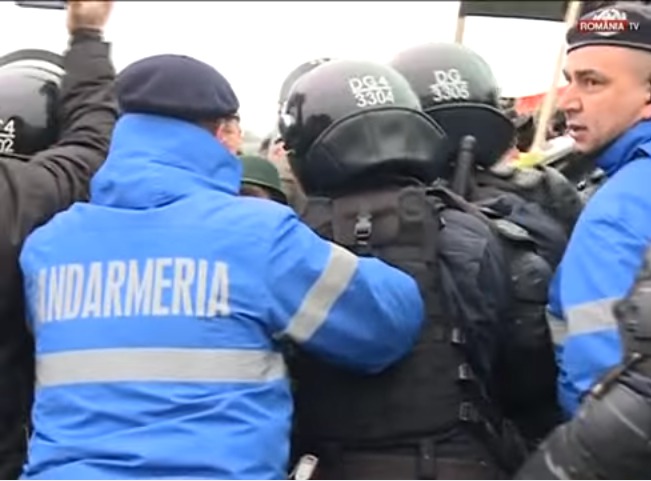 Фермеры возмущены тем, что сельхозугодья все проще переходят в собственность иностранцев.