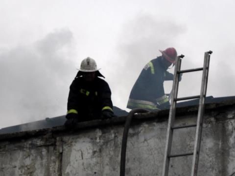 Şapte ore arde clădirea de pe strada Uzinelor. Foto: dse.md