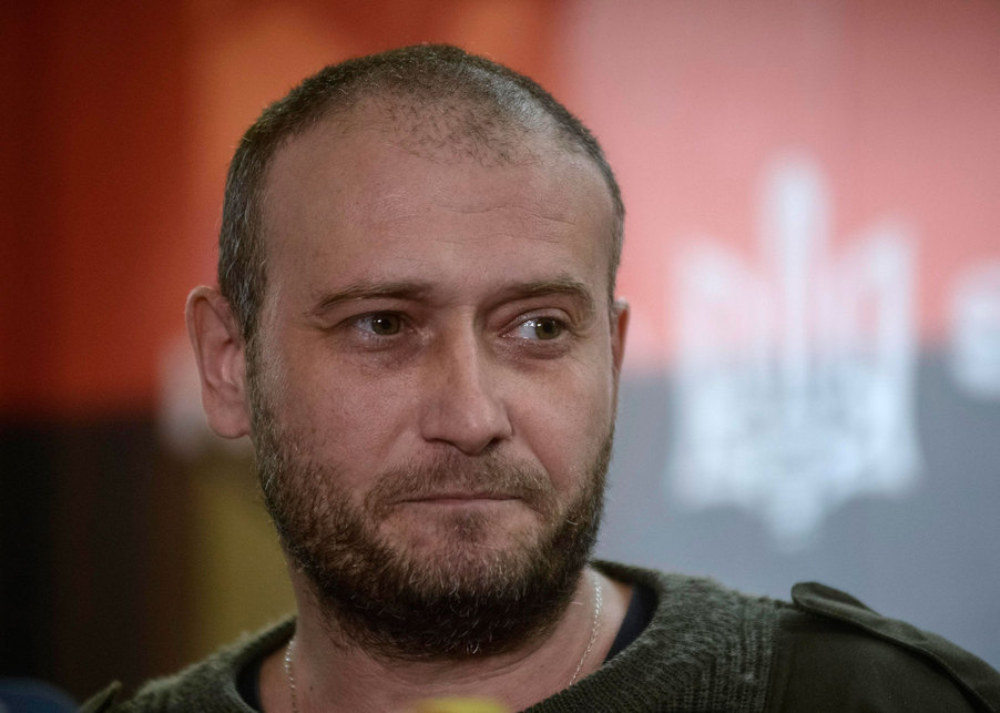 Ранее глава неонацистов неоднократно угрожал политикам Киева, в том числе и президенту.