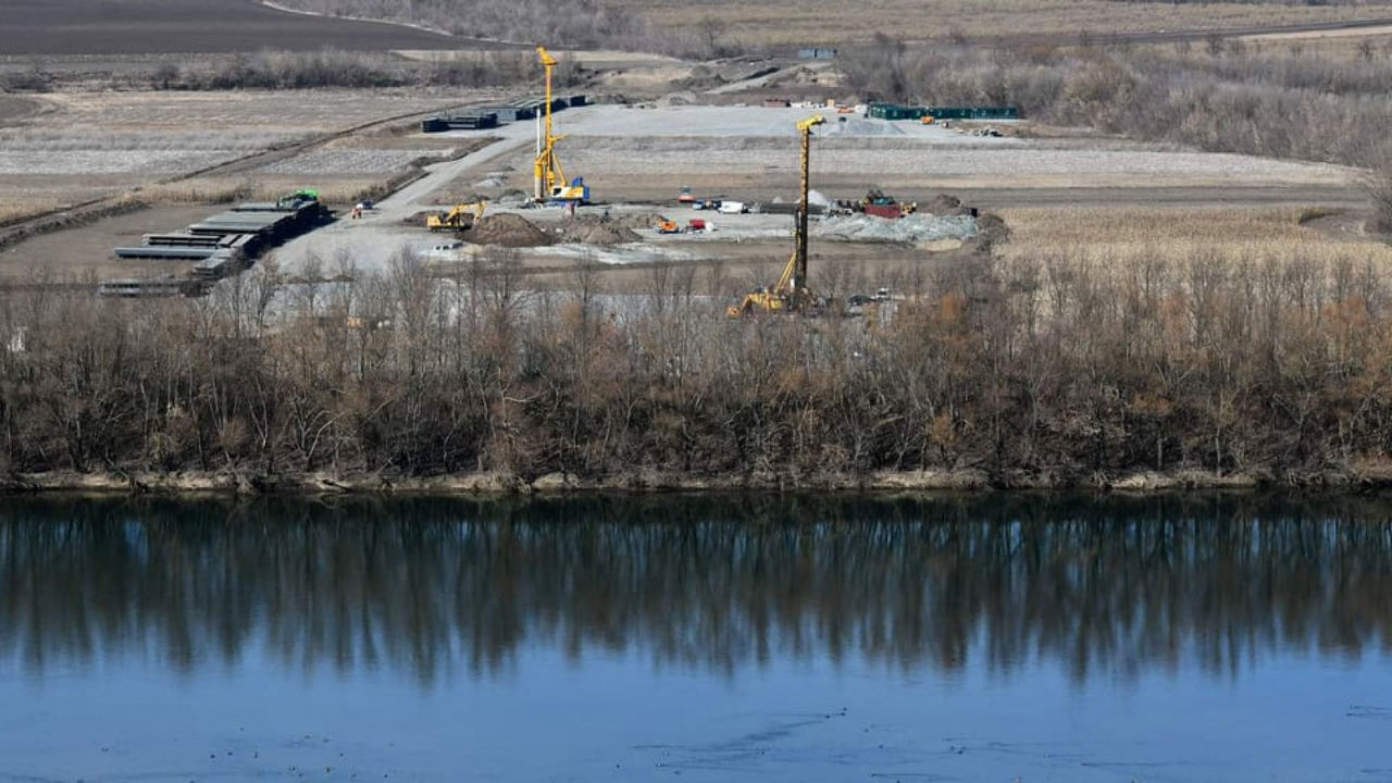 Proiectul unui pod permanent peste Nistru la Cosăuți, blocat: Ar putea fi construit unul de pontoane.