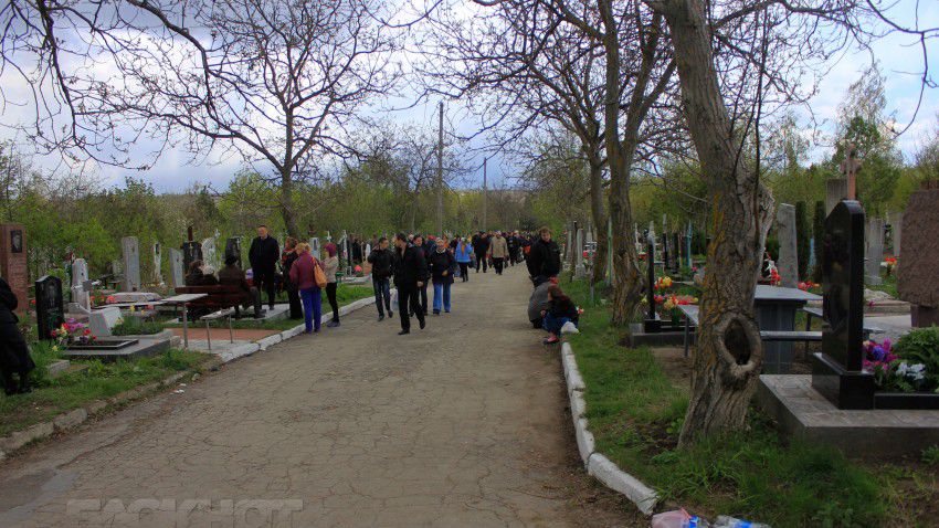 Напомним, в поминальные дни на кладбище Святого Лазаря будут ездить два бесплатных автобуса.