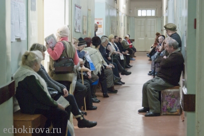 Руководитель Консилиума врачебной экспертизы жизнеспособности сектора Чокана и четверо ее подчиненных подозреваются в том, что вымогали у гражданина 1500 леев за выдачу справки об инвалидности.