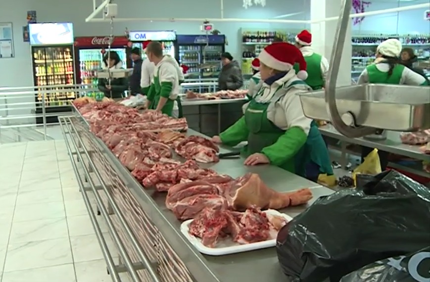 Специалисты ANSA призывают граждан покупать мясо, которое хранится в холодильниках.