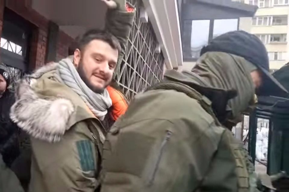 Сын главы МВД Украины причастен к закупке рюкзаков в шесть раз дороже стоимости.