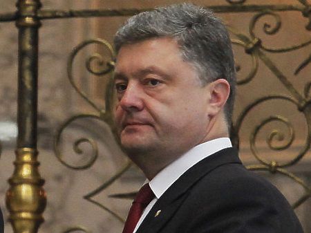 Президент Украины Петр Порошенко вернулся в зал переговоров в Минске.