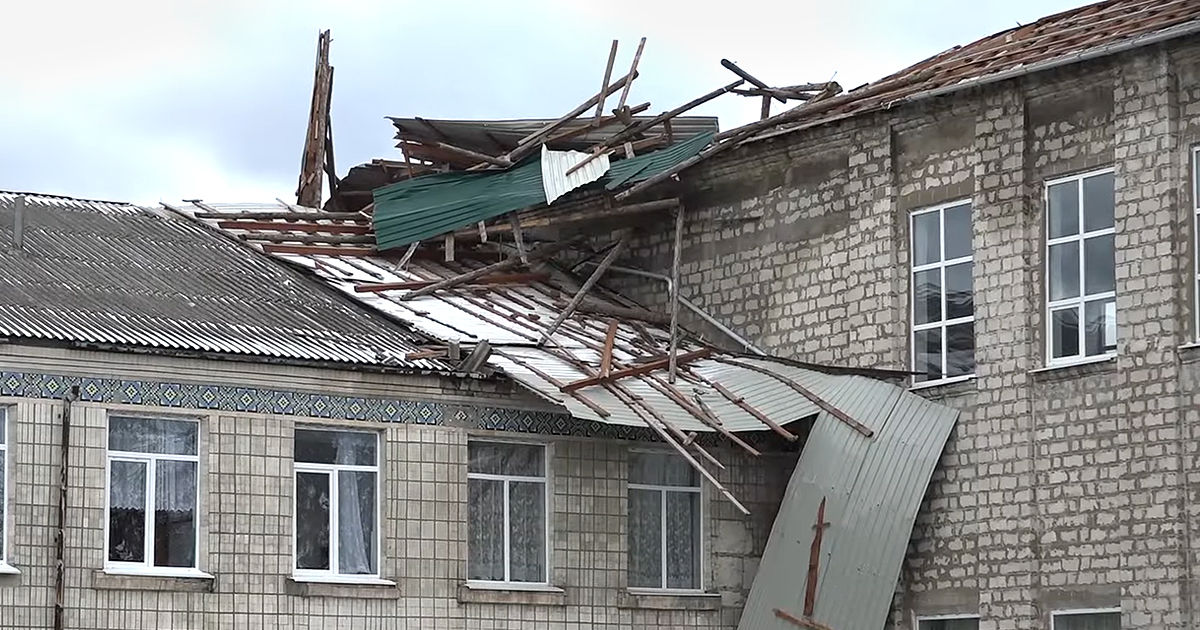 В селе Гашпар до сих пор не отремонтировали крышу школы, поврежденную летом.