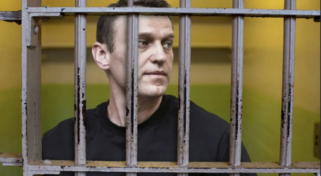Навального в 11-й раз отправили в ШИЗО: "неправильно представился".