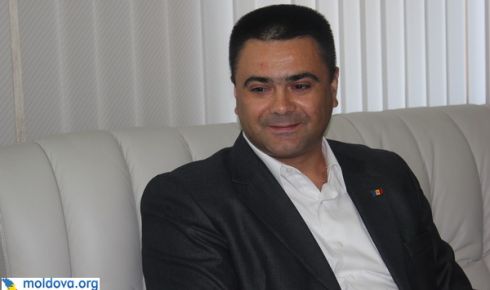  Ministrul Apărării, Vitalie Marinuţa, părăseşte funcția de ministru.