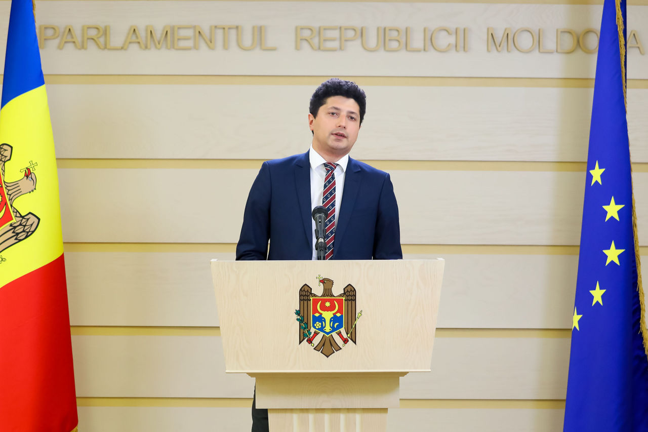 Глава парламентской комиссии по экономике Раду Мариан.