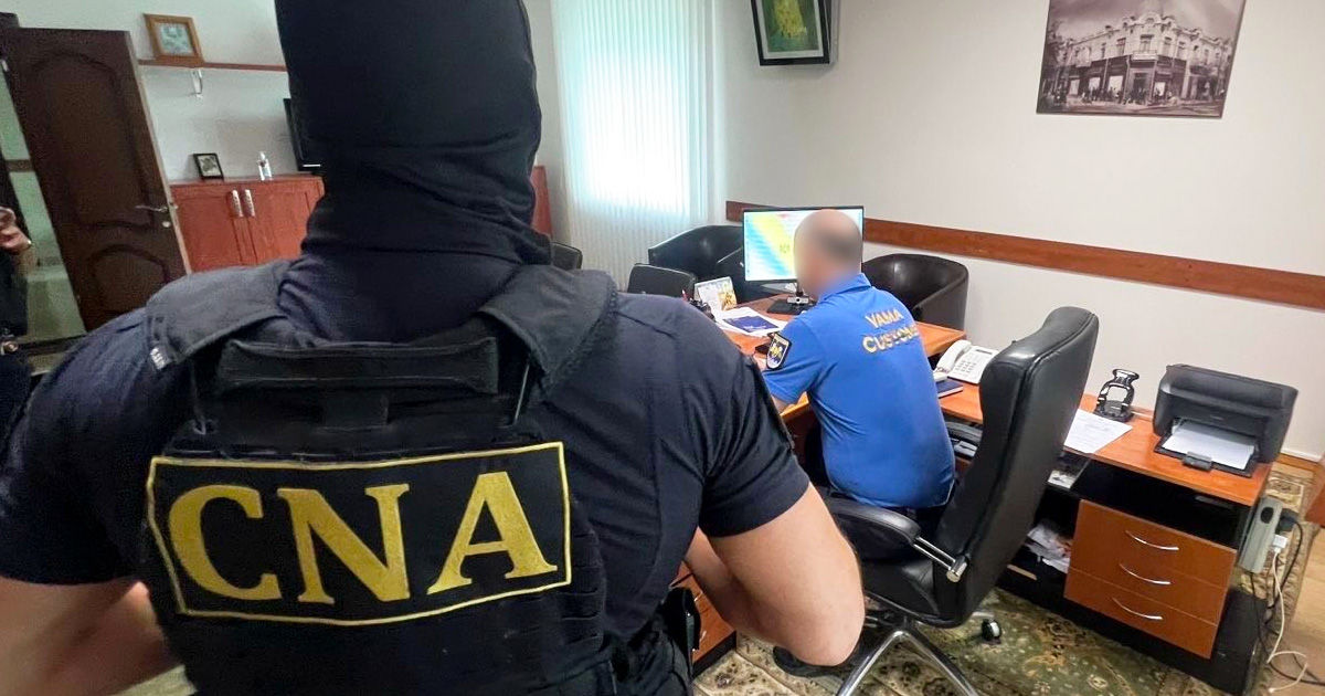 Прокуроры требуют 30 суток ареста для начальника Северной таможни и задержанных сотрудников.
