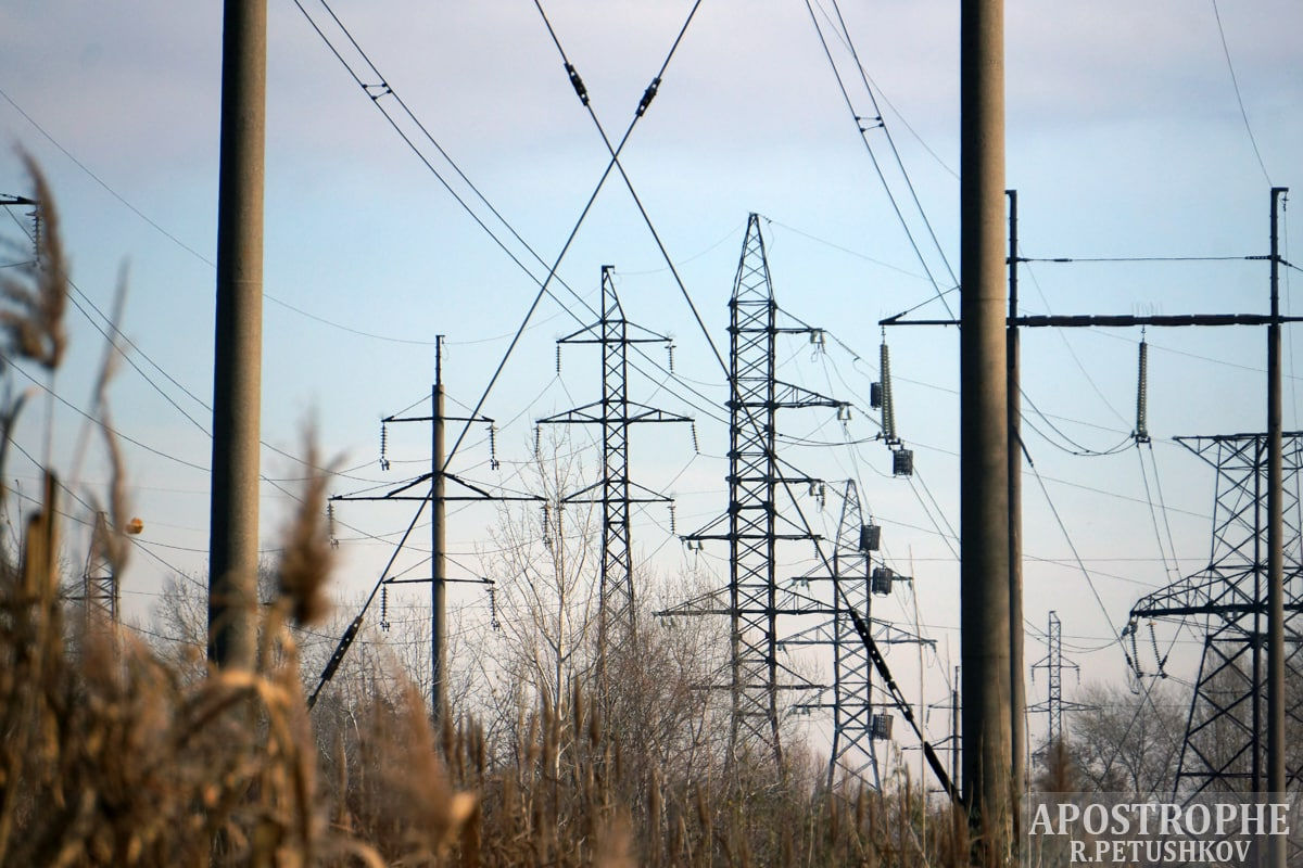 В Киеве, а также в других городах страны жители сообщают об отсутствии света.