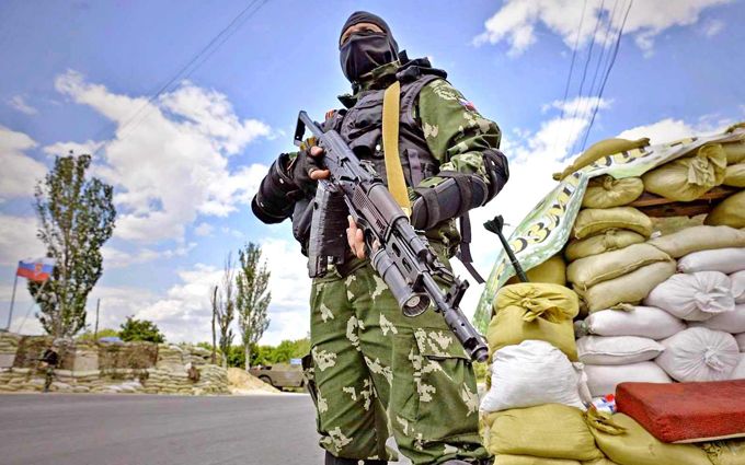 Боевики батальона "Донбасс Украина" предлагают всем любителям экстремального вида отдыха пострелять в зоне боевых действий.