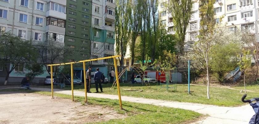 A încercat să se arunce de la etaj văzînd că CNA e la uşa lui