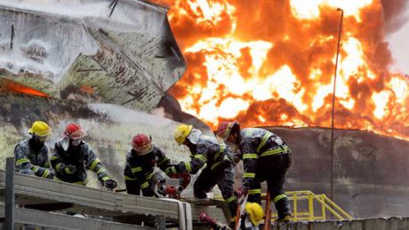 Incendiu de proporţii într-un zgârie-nori din sudul Chinei. Foto: freemalaysiatoday.com