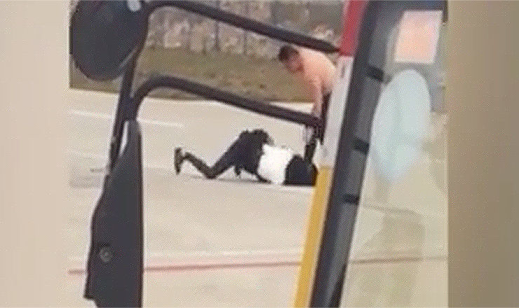 Супруги-дебоширы полчаса не давали взлететь лайнеру. 