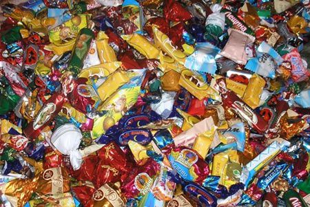 Вся партия незаконных сладостей фабрики Игоря Коломойского передана взаимодействующим органам