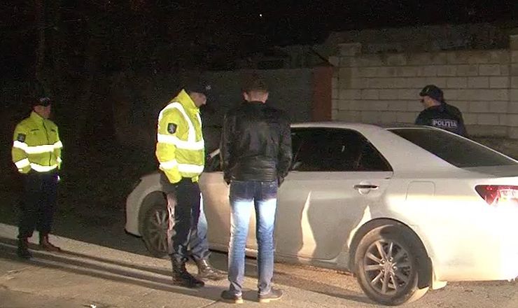 Хотя парни и были пойманы с поличным, они отрицают, что употребляли наркотики.