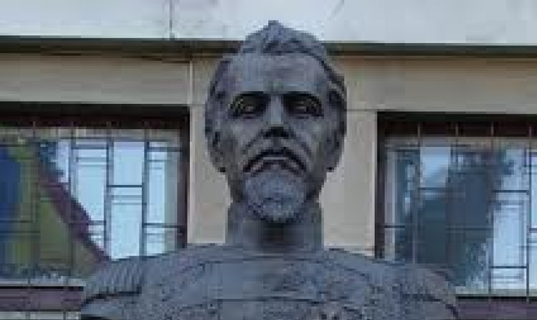 Bustul lui Alexandru Ioan Cuza, realizat din bronz, a fost dăruit Chișinăului