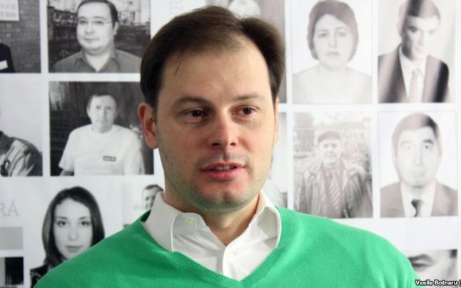 Potrivit declaratiei, politicianul are 22 530 acțiuni la EMH inc. SUA, 99% la Media Alianța SRL, 50% la IM Alkasar Media Services SRL și tot 50% la IM Intra Assets SRL.