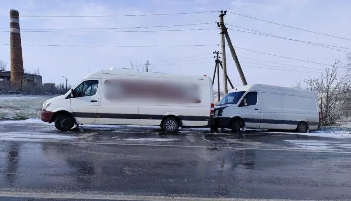 Accident în orașul Cupcini: Două microbuze s-au tamponat.