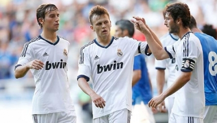  Fiul fostului internaţional rus Dmitri Cerişev, Denis, evoluează la echipa secundă a lui Real Madrid, Castilla, în liga secundă spaniolă