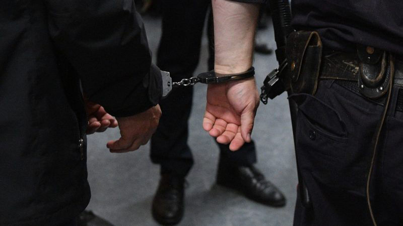 В Унгенах мужчина и две женщины проникли к мужчине в дом и жестоко избили его.