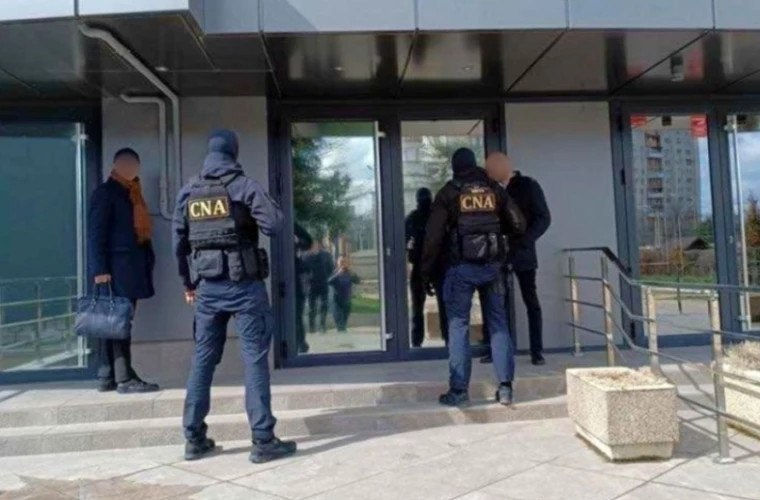 При обыске в частной клинике обнаружены деньги и компрометирующие документы.