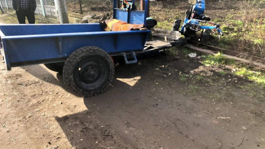 В Новых Аненах мужчина на мотоблоке врезался в забор, он погиб на месте.