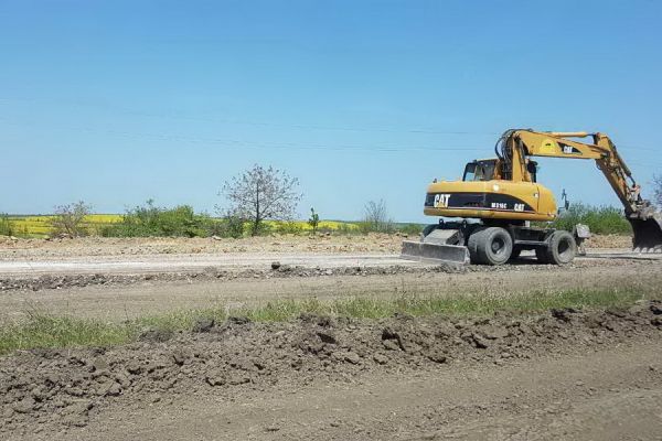 Строительство бетонированной дороги Авдарма-Ферапонтьевка будет завершено в июле.