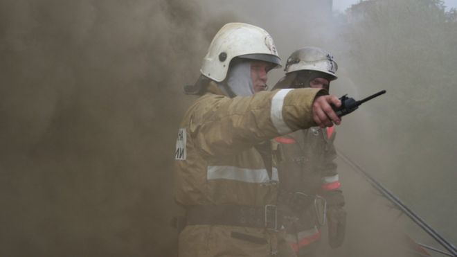 На месте возгорания работали 55 пожарных.