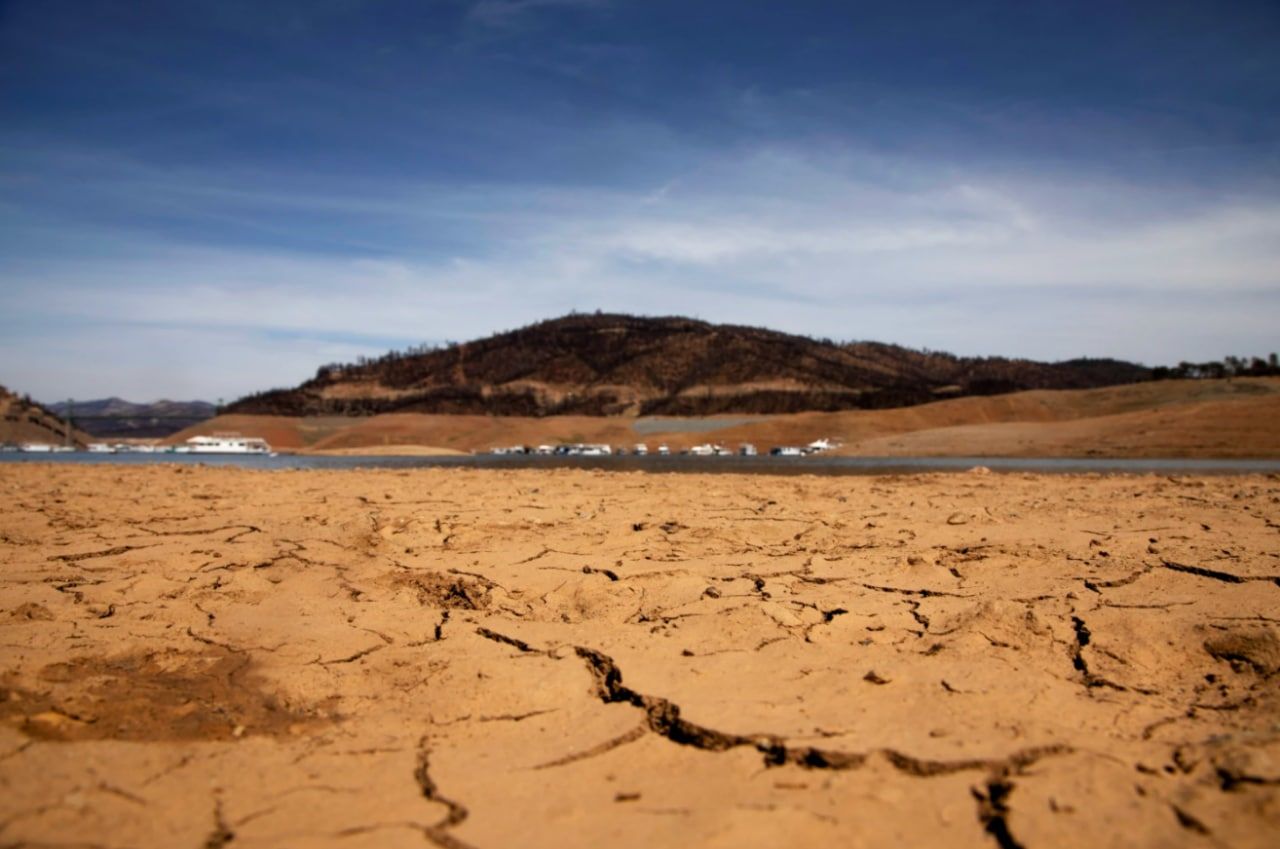 Жителей Калифорнии попросили сократить потребление воды из-за засухи.