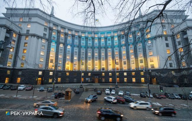 Украина ввела эмбарго на торговлю с Россией.
