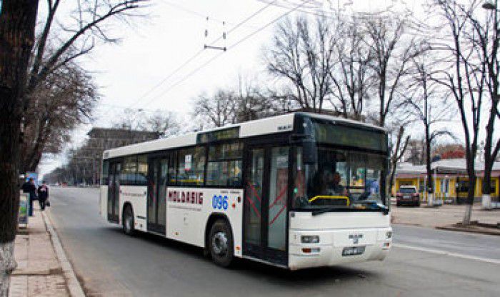 Şi astăzi, persoanele care vor merge la cimitirul Sfântul Lazăr din capitală se vor bucura de transport gratuit.Astfel, ruta suplimentară de autobuz „C” (str. Vasile Alecsandri – str. Doina (Cimitirul „Sfântul Lazăr”), cu următorul itinerar: