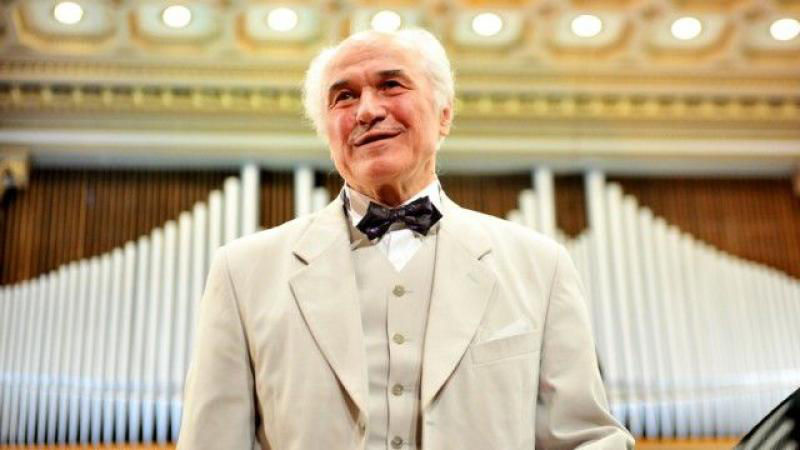 Композитор Еужен Дога призвал президента Майю Санду вмешаться в защиту авторских прав.