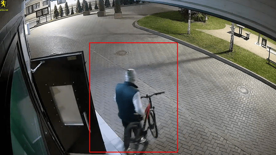 Столичная полиция задержала мужчину за кражу трех велосипедов из подъездов. Фото: politia.md