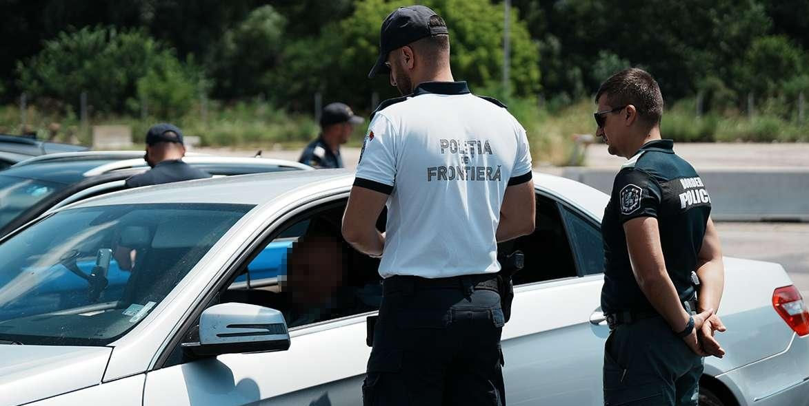 На КПП Албица задержали гражданина Молдовы с поддельным удостоверением личности.