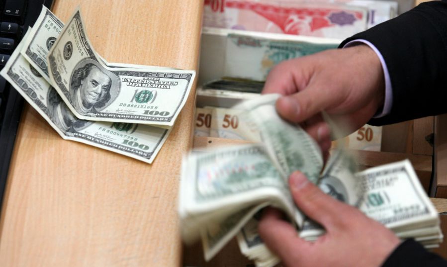 Leul se depreciază ușor în raport cu moneda unică europeană.