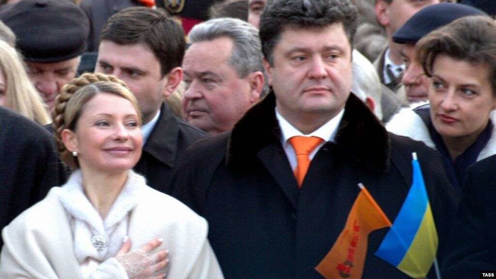 Порошенко, Тимошенко и Вакарчук призвали украинцев выйти на Майдан.